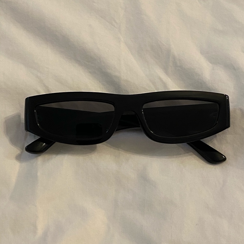 Forever 21 Black 90s Style Sunglasses